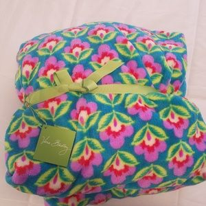 Very Bradley Petals in Paradise Blanket
80×50